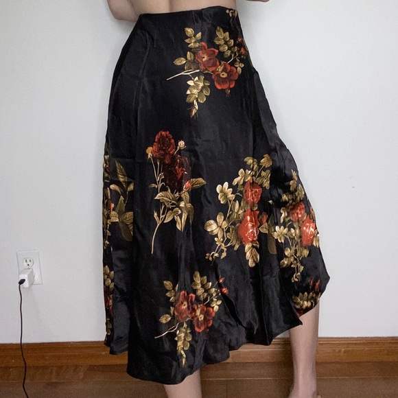 H&M Satin Circle Skirt - Picture 3 of 4